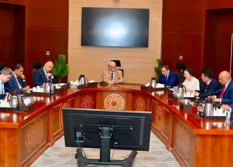 نائب رئيس الوزراء للشؤون الاقتصادية يستقبل رئيس “CNCEC” الصينية لبحث توسع استثماراتها في مصر ومشروعاتها في الصناعات البتروكيماوية
