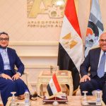 “العربية للتصنيع” تبحث مع محافظ الوادي الجديد تصنيع احتياجات مشروعات التنمية بالمحافظة