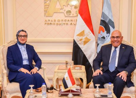 “العربية للتصنيع” تبحث مع محافظ الوادي الجديد تصنيع احتياجات مشروعات التنمية بالمحافظة