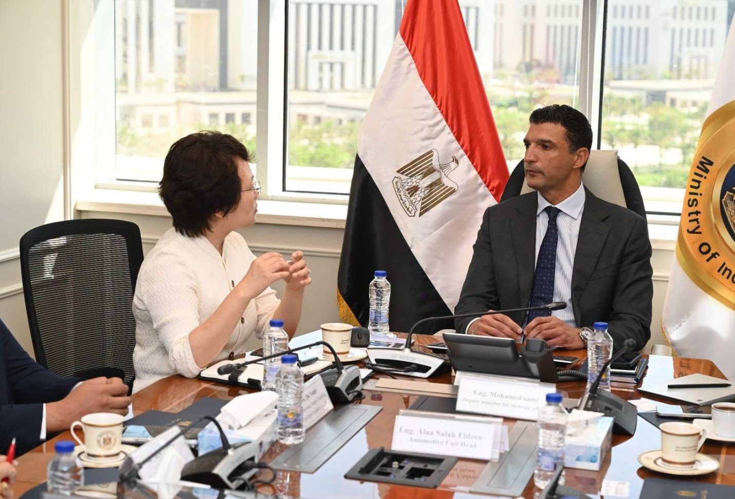 باستثمارات 20 مليون دولار.. وزير الصناعة يبحث مع شركة صينية إنشاء مجمع صناعي ذكي للسيارات