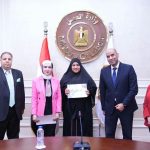 لدعم مشروعات المرأة المعيلة.. وزير العمل يسلم معدات مهنية لخريجات برامج التدريب المهني بالمنوفية وأسيوط 