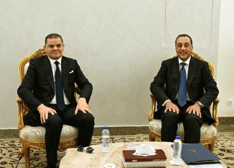 مدبولي يبحث مع الدبيبة تعزيز التعاون في الطاقة والاستثمارات المشتركة ودعم مشروعات البنية التحتية