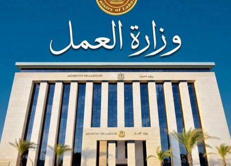 وزارة العمل تحذر من صفحات وهمية تنتحل صفتها وتستهدف النصب باسم “منحة العمالة غير المنتظمة”