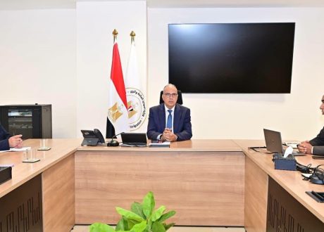 وزير الري يبحث استخدام تكنولوجيا ضخ الرمال من البحر لتعزيز حماية الشواطئ المصرية من آثار التغيرات المناخية