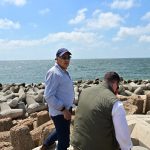 وزير الري يتابع تنفيذ مشروع حماية الشواطئ عند حائط رشيد بكفر الشيخ ضمن خطط مواجهة التغيرات المناخية