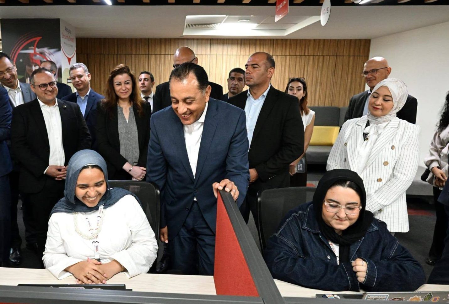 9500 موظف و200 مليون يورو صادرات.. رئيس الوزراء يتفقد «فودافون للحلول الذكية» بالإسكندرية
