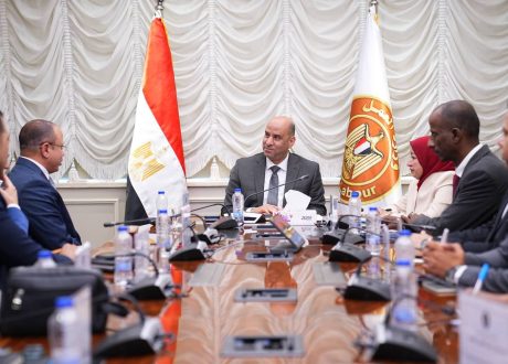 شراكة بين «العمل» و«السعودي الألماني» لتدريب الكوادر الطبية وتأهيل ذوي الهمم لسوق العمل