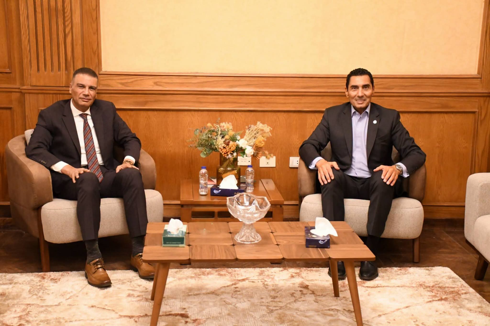 وزير الشباب ومحافظ جنوب سيناء يناقشان تطوير المنشآت وتوسيع المبادرات الرياضية