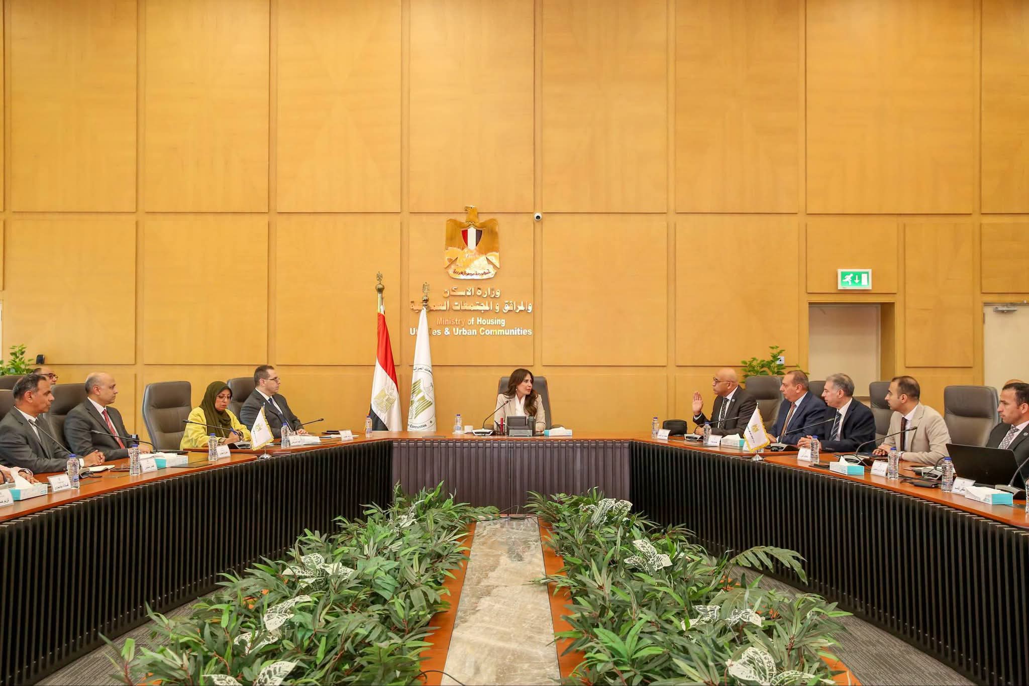 وزيرة الإسكان تبحث تدشين منصة متكاملة للنقل الحضري الذكي والمستدام بالمدن الجديدة
