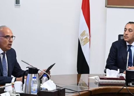رئيس الوزراء يتابع جهود الدولة لحماية الشواطئ ومخطط استعادة شواطئ الإسكندرية