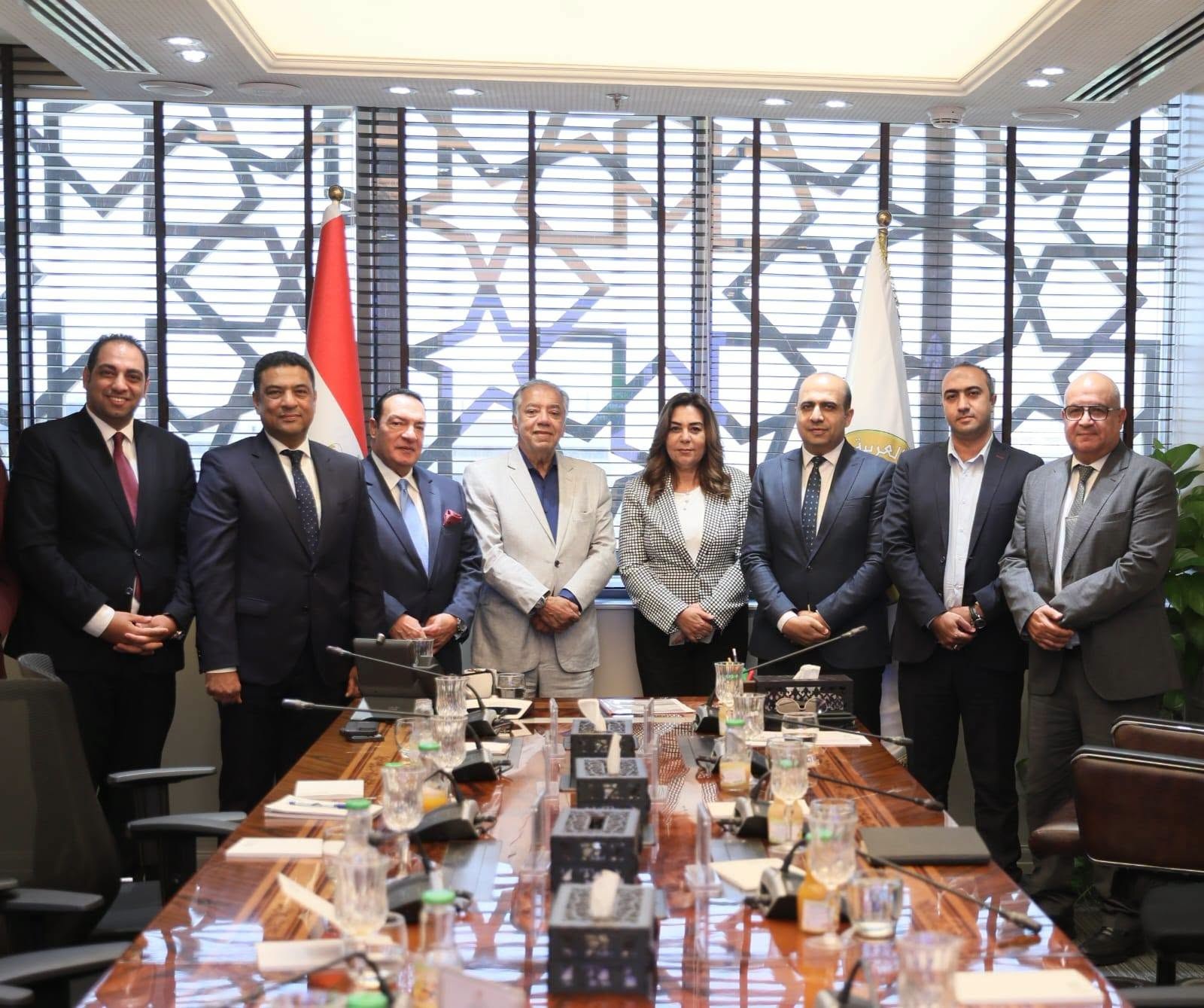 التنمية المحلية والبيئة تبحث مع الصناعات الكيماوية تسريع تراخيص التدوير وتعزيز الاقتصاد الدائري
