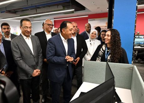 خطة لإضافة 16 ألف فرصة عمل.. رئيس الوزراء يتفقد شركة «كونسنتركس» في الإسكندرية