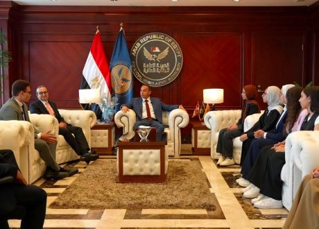 رئيس الرقابة المالية يستقبل الطلاب المتميزين في منحة التدريب الصيفي ويؤكد أهمية تأهيل الكوادر الشابة للقطاع المالي غير المصرفي