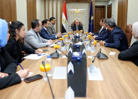 رئيس هيئة الدواء يبحث مع «حكمة» خطط التوسع وتوطين صناعة الدواء في مصر