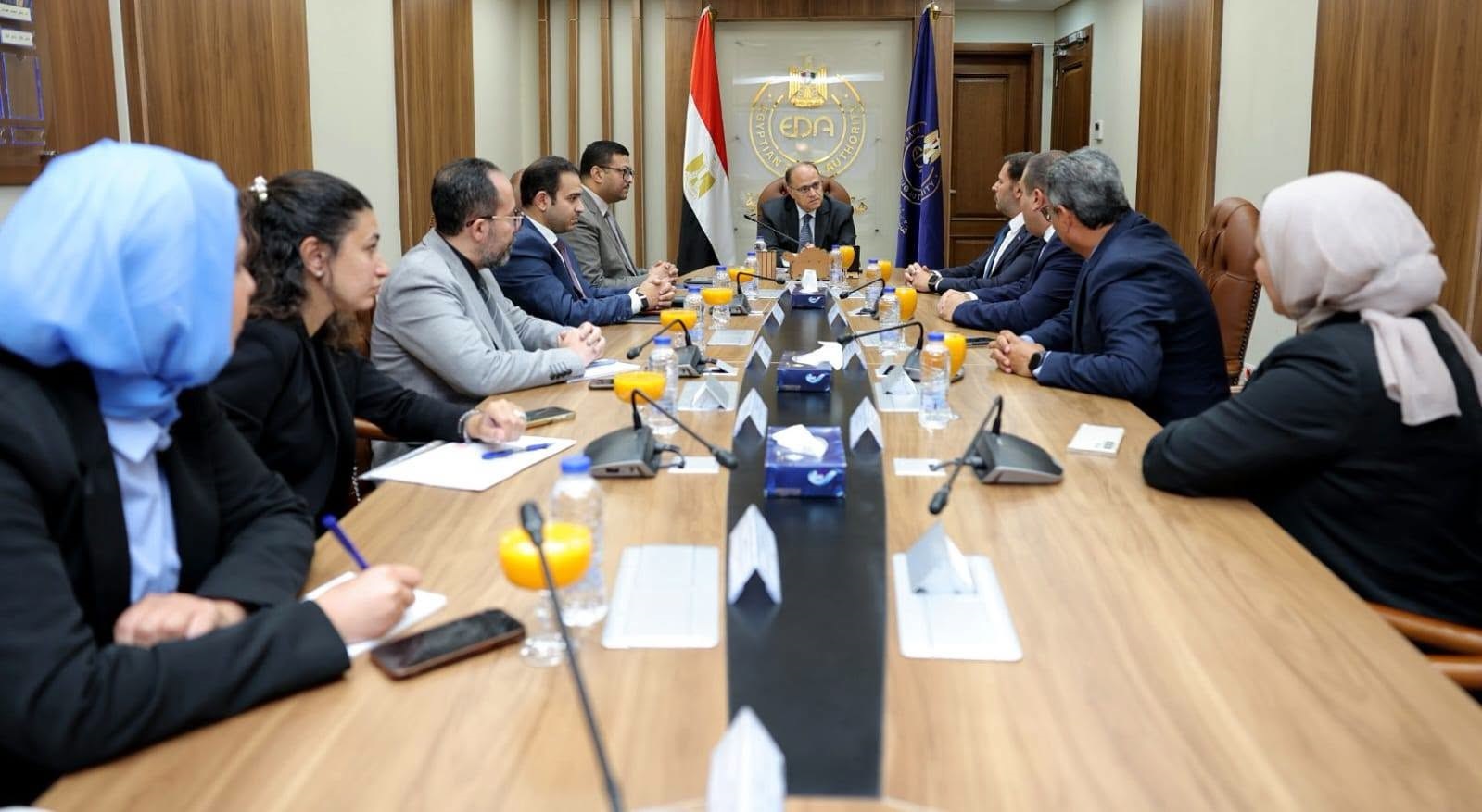 رئيس هيئة الدواء يبحث مع «حكمة» خطط التوسع وتوطين صناعة الدواء في مصر