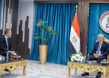 وزير الإنتاج الحربي يبحث مع «تاليس» توسيع الشراكة المصرية الفرنسية وتعميق التصنيع المحلي