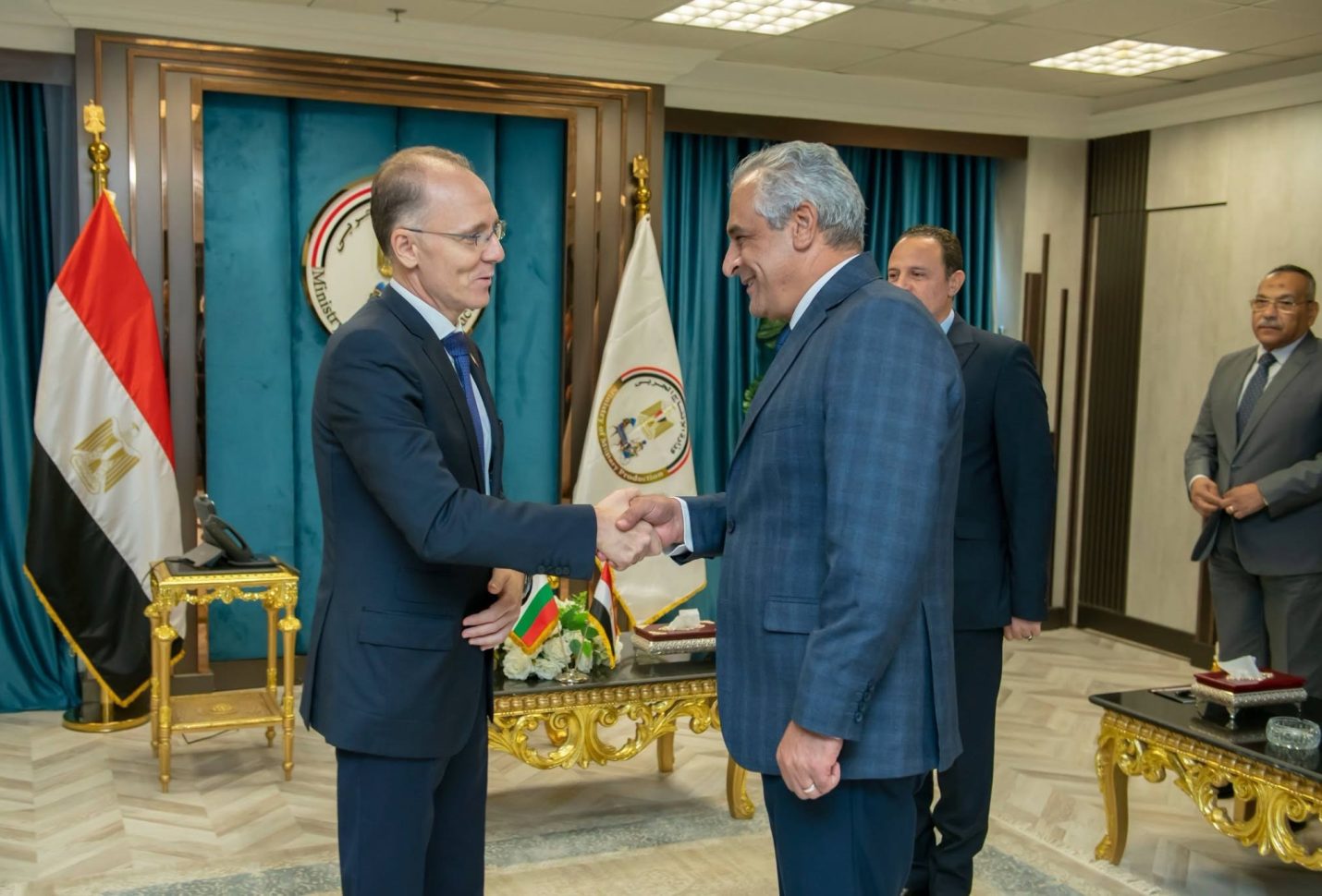 وزير الإنتاج الحربي يبحث مع سفير بلغاريا بالقاهرة تعزيز الشراكات الصناعية ونقل التكنولوجيا