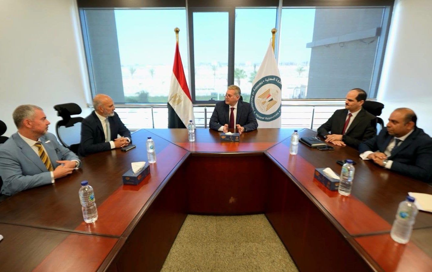 وزير البترول يبحث مع إكسون موبيل تنفيذ ربط اكتشافات الغاز القبرصية بالبنية التحتية المصرية