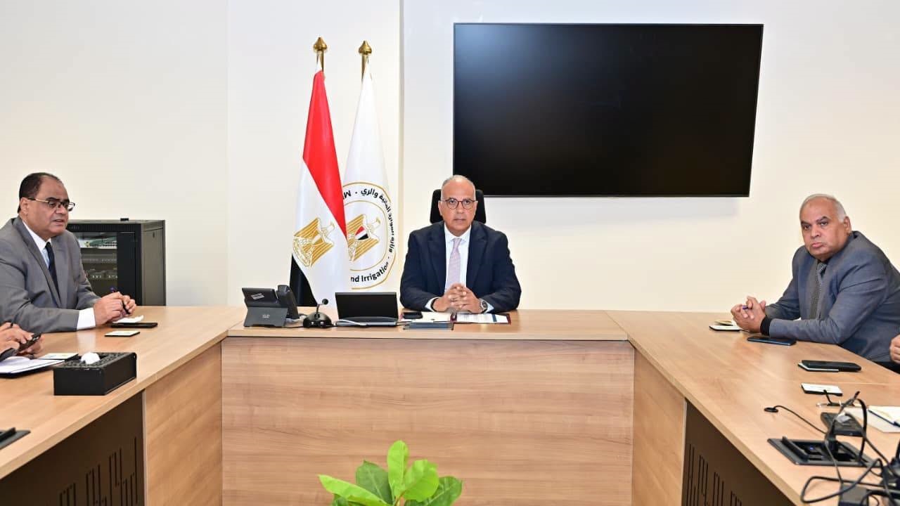 وزير الري يتابع خطط تطوير الواجهات النيلية وإنشاء المماشي ضمن «المشروع القومي لضبط نهر النيل»