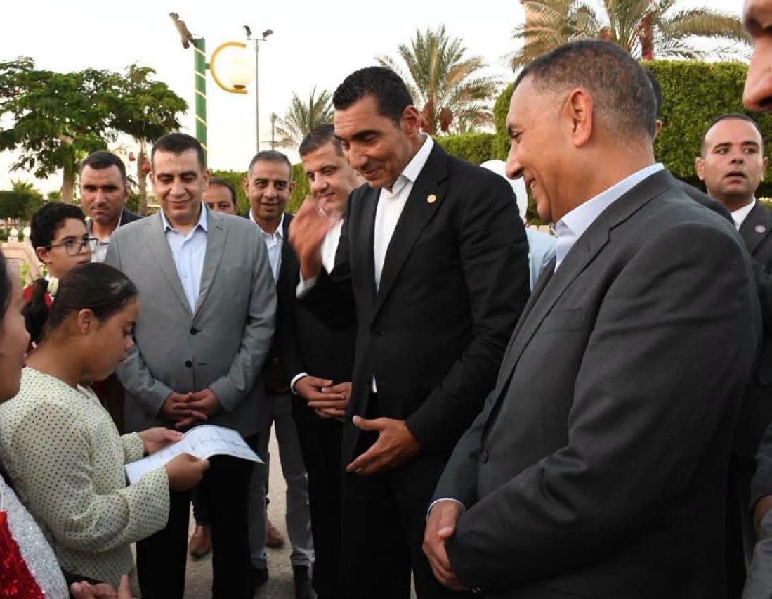 وزير الشباب والرياضة ومحافظ القليوبية يفتتحان منشآت رياضية جديدة بنادي العبور
