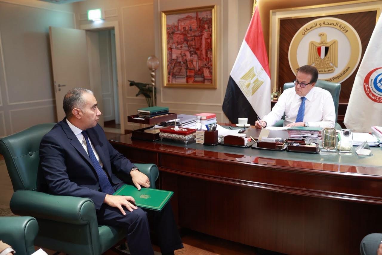 وزير الصحة يبحث مع سفير مصر بأوغندا تعزيز التعاون الصحي بين البلدين