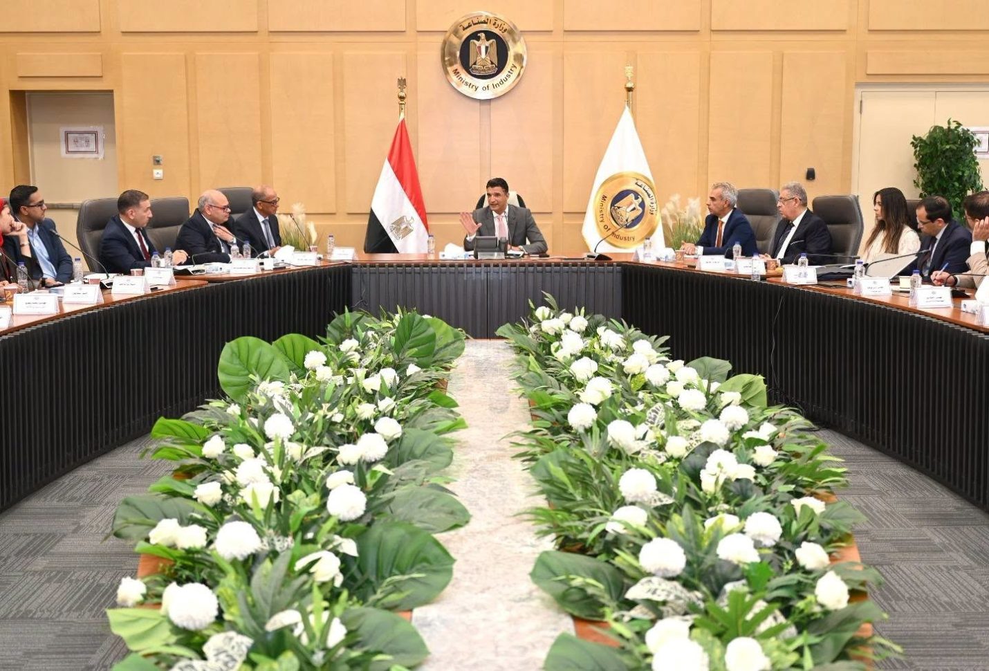 وزير الصناعة: تشكيل لجنة لتنفيذ خطة توطين صناعة السيارات وزيادة المكون المحلي وتصنيع الهيكل بالكامل في مصر