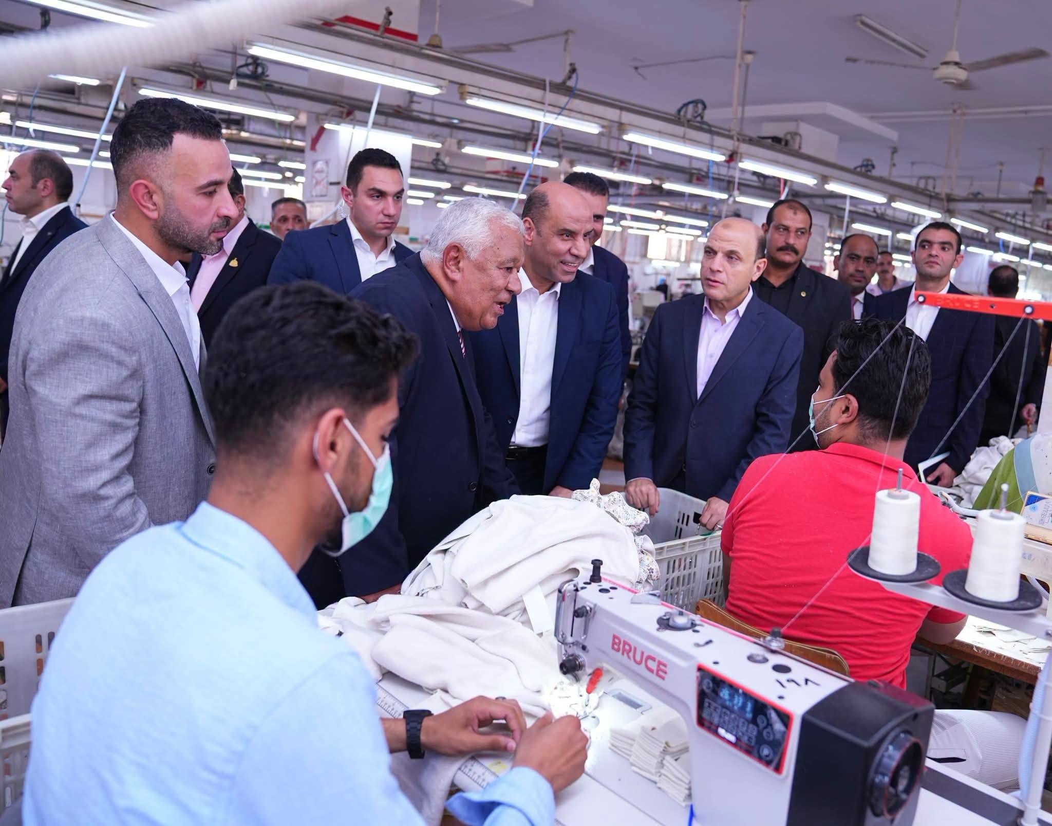 وزير العمل يتفقد مصانع المحلة لدعم الصناعة وتوفير فرص عمل للشباب