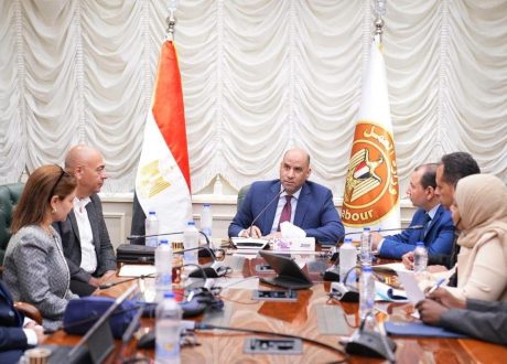 وزير العمل يتابع الاستعدادات لإطلاق منظومة رقمية موحدة لتصاريح عمل الأجانب