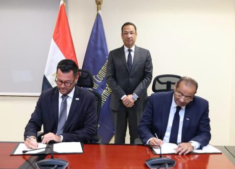 وزير الاتصالات: تطوير البنية التحتية الرقمية يعزز مكانة مصر كمركز عالمي لنقل البيانات