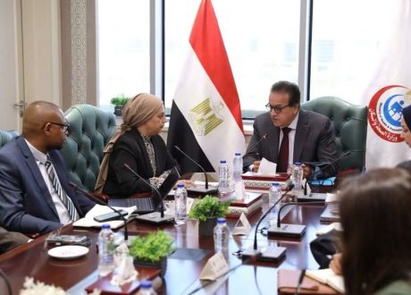 «الصحة» تبحث مع «البنك الدولي» آليات تعزيز الشراكة وتطوير المنظومة الصحية