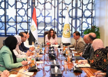 منال عوض: نستهدف التوسع في استخدام مادة «EM» لمواجهة الملوثات ومعالجة المخلفات بالمحافظات