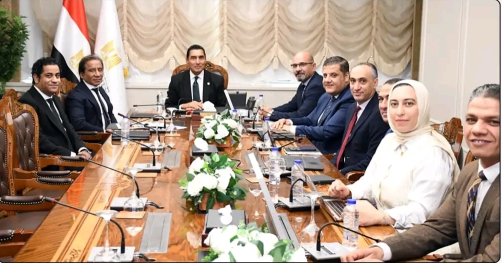 «الشباب والرياضة» و«حديد عز» تبحثان شراكة استراتيجية لتوسيع دعم الأبطال والموهوبين