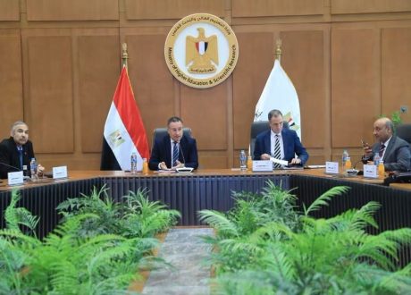 وزير التعليم العالي يوجه بالتوسع في التخصصات المستقبلية بالجامعات التكنولوجية وربطها بسوق العمل