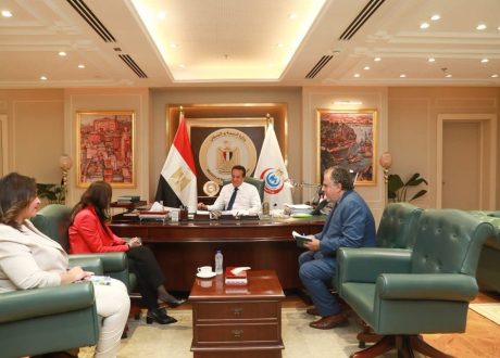 وزير الصحة يستقبل سفيرة مصر بتنزانيا لبحث تعزيز التعاون الصحي والسياحة العلاجية بين البلدين