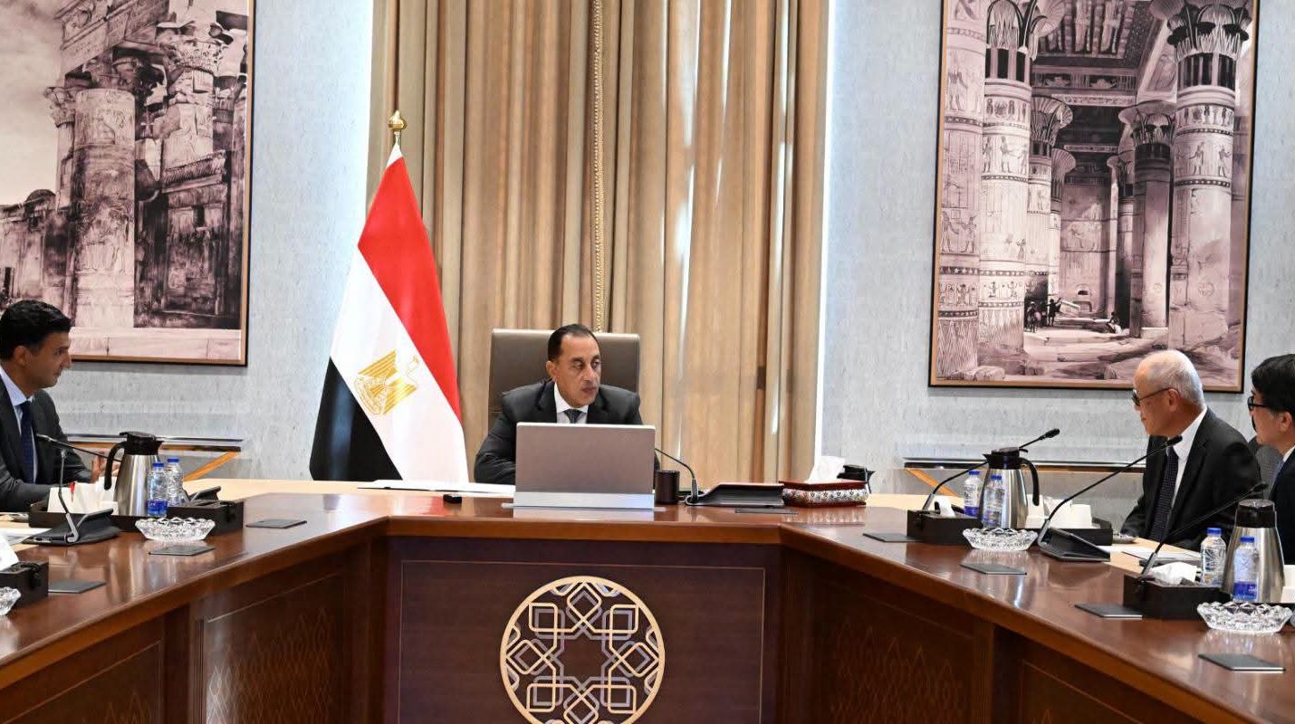 رئيس الوزراء يلتقي الرئيس والمدير التنفيذي لمجموعة “تويوتا تسوشو” اليابانية