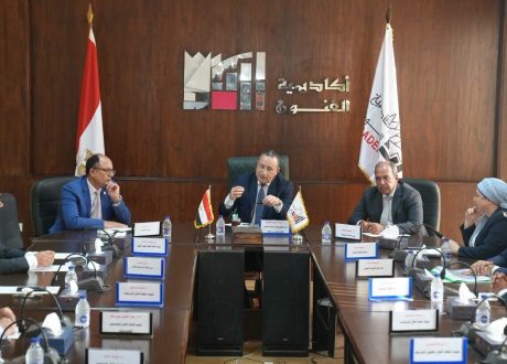 وزير التعليم العالي والبحث العلمي والقائم بأعمال وزير الثقافة يجتمع مع عمداء معاهد أكاديمية الفنون