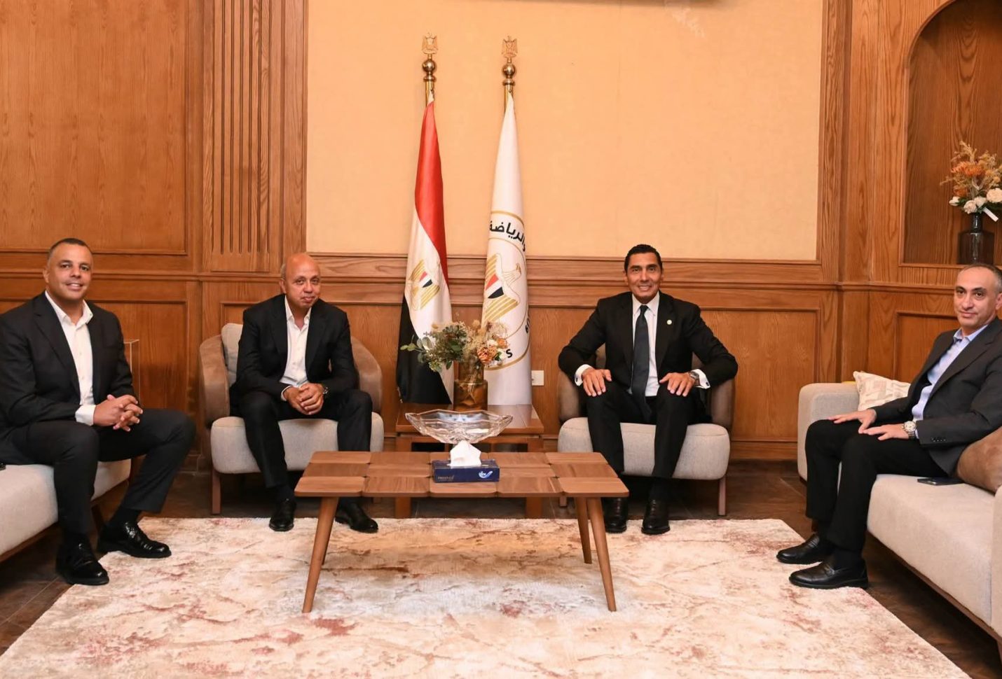 وزير الشباب والرياضة يبحث مع رئيس شركة لاند مارك للتطوير العقاري “LMD “سبل دعم الأبطال الرياضيين ورعايتهم