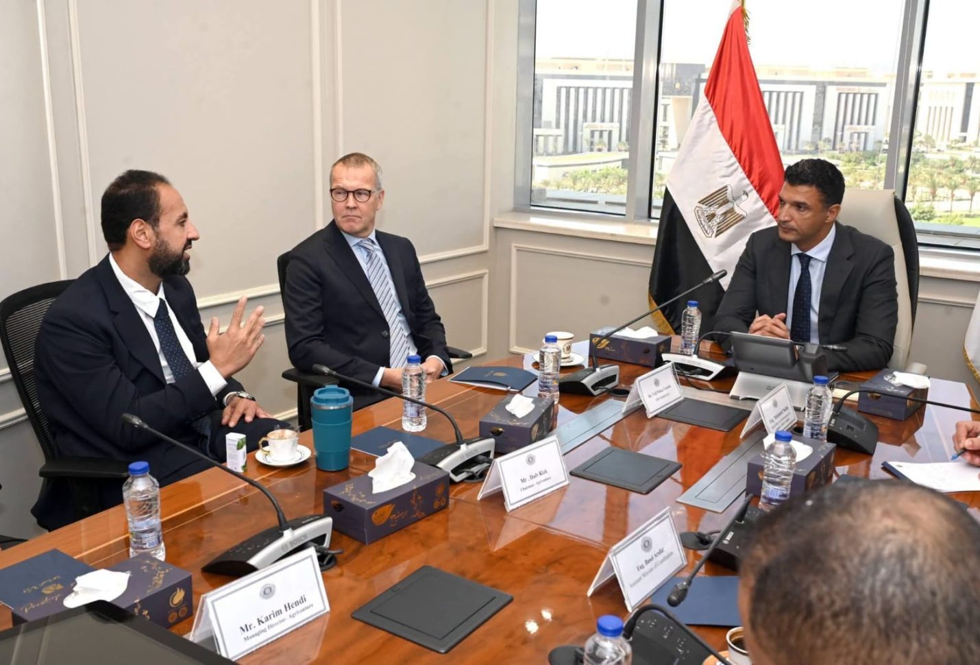 وزير الصناعة يبحث مع شركة “كيكيلا بي في بي” الأوروبية للبيئات الزراعية خطة الشركة لإقامة مصنع في مصر 