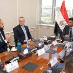 وزير الصناعة يبحث مع شركة “كيكيلا بي في بي” الأوروبية للبيئات الزراعية خطة الشركة لإقامة مصنع في مصر 