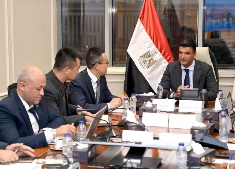 وزير الصناعة يبحث مع ممثلي شركة هاير مصر للأجهزة الكهربائية مشروعات الشركة الحالية وخططها التوسعية في السوق المصري
