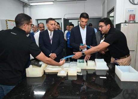أكثر من 300 منصة منتج و500 مهندس.. وزير الصناعة يتفقد مركز «فوتون إكس» بالقليوبية