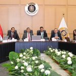الحكومة تبحث تنفيذ نموذج متكامل لزراعة وتصنيع الكتان وتعظيم القيمة المضافة للمنتج المصري