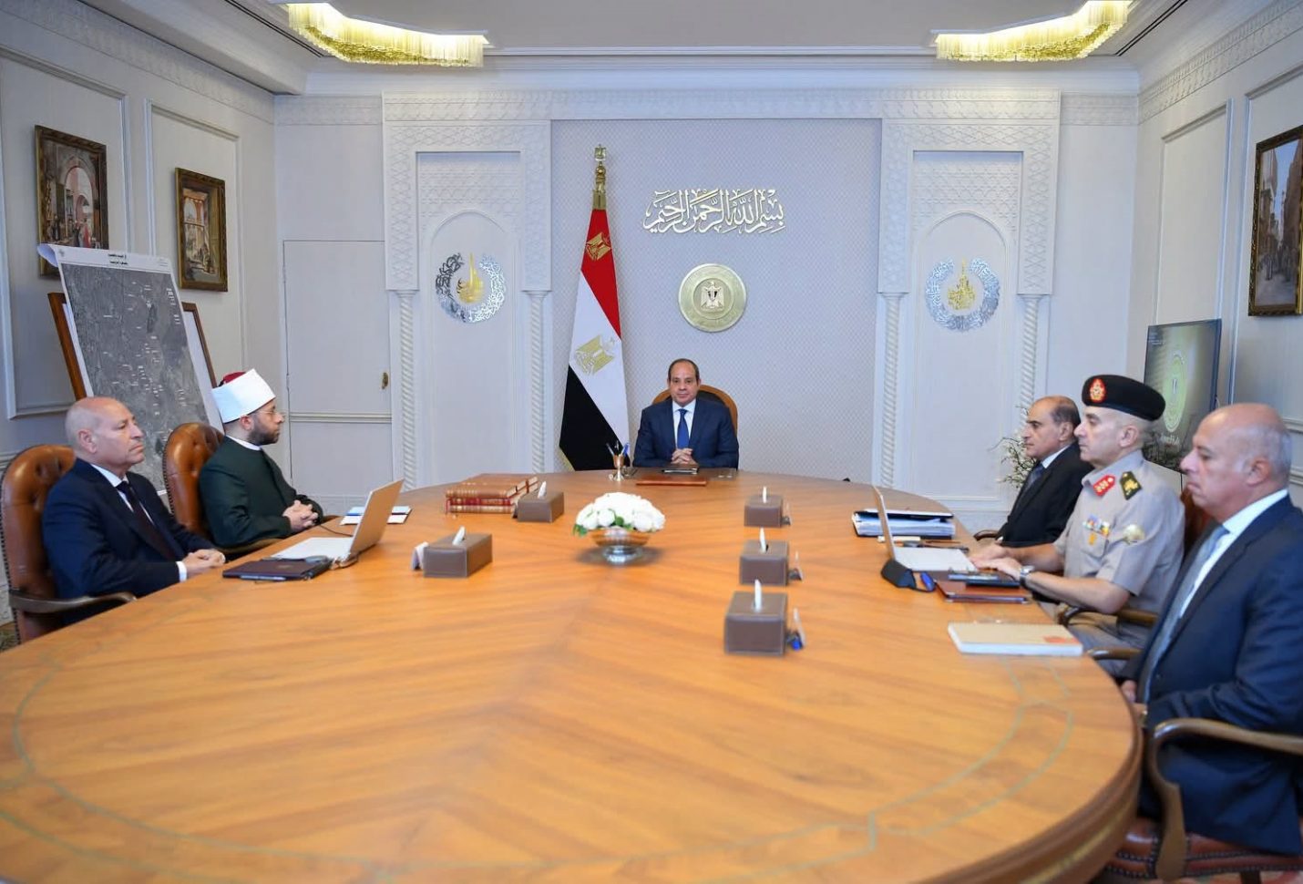 الرئيس السيسي يوجه بإعادة إحياء معالم القاهرة التاريخية وتخضير المساحات المُخلاة