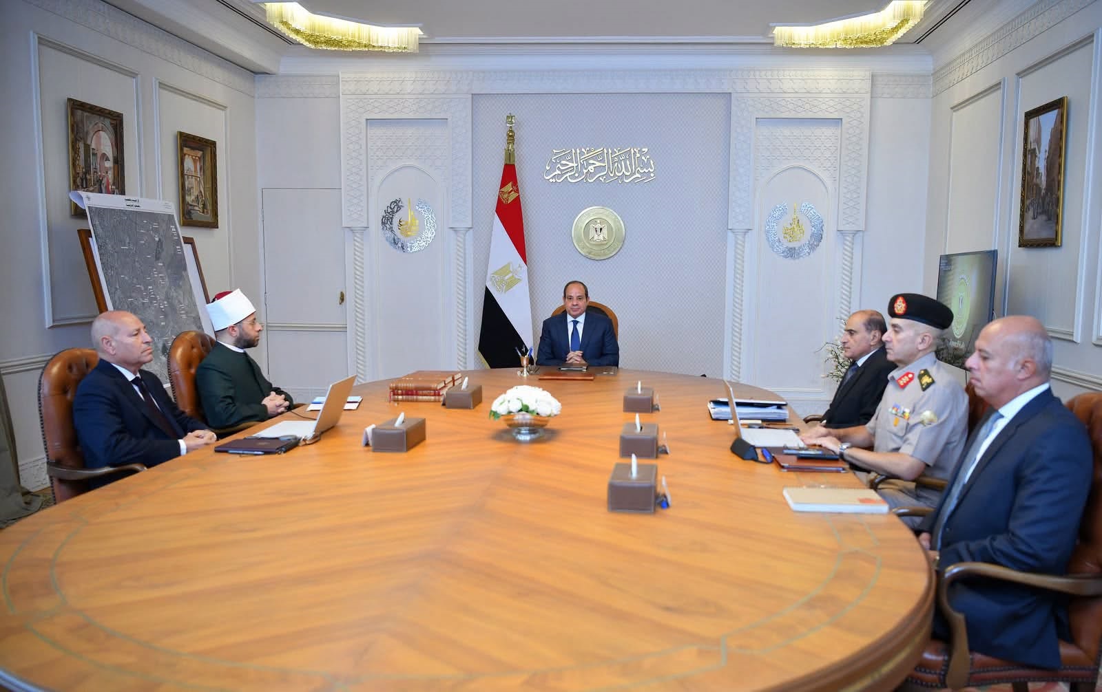 الرئيس السيسي يوجه بإعادة إحياء معالم القاهرة التاريخية وتخضير المساحات المُخلاة