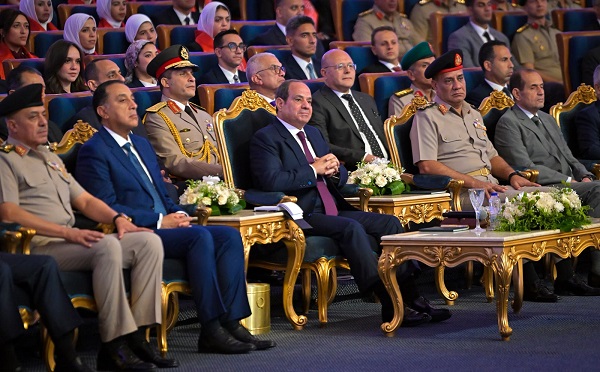 الرئيس السيسي يوجه بحماية الأطفال من مخاطر إساءة استخدام مواقع التواصل الاجتماعي