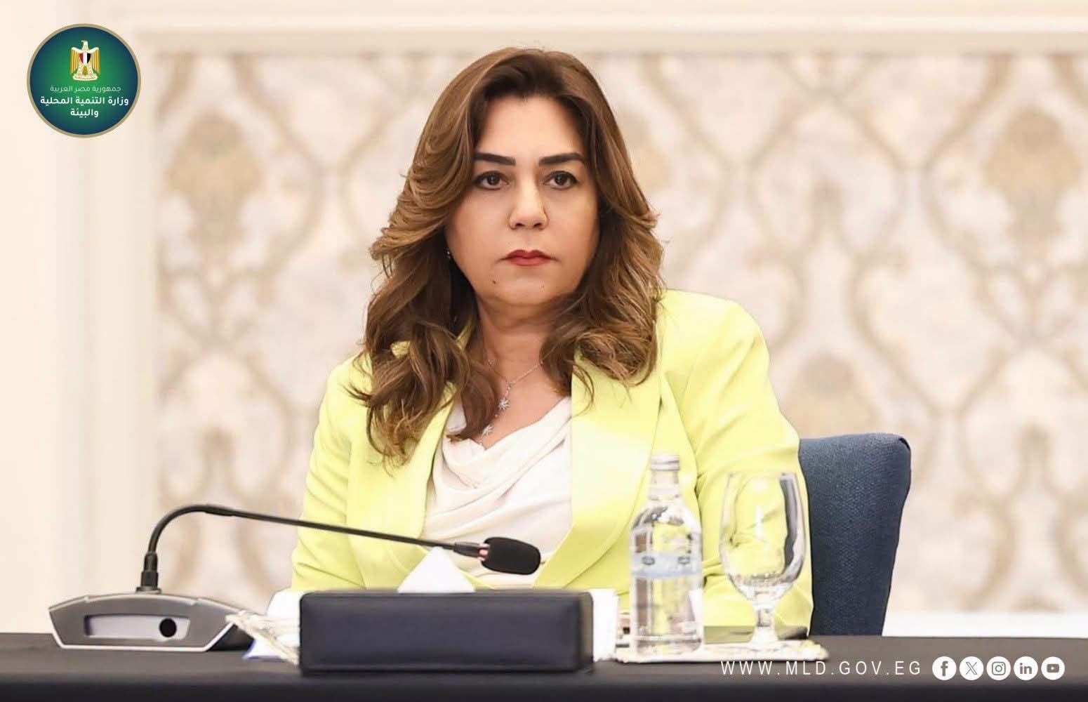 رفع 190 إشغالًا وغلق وتشميع 18 منشأة مخالفة.. وزيرة التنمية المحلية تتابع حملات ضبط الشارع بالجيزة