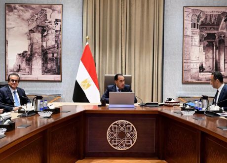 مدبولي يبحث مع وزراء الصحة والاتصالات والعدل تحضيرات مؤتمر أكتوبر