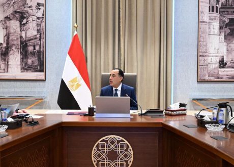 مدبولي يتابع مع وزير البترول ملفات إمدادات الغاز وزيادة الإنتاج والاستثمارات