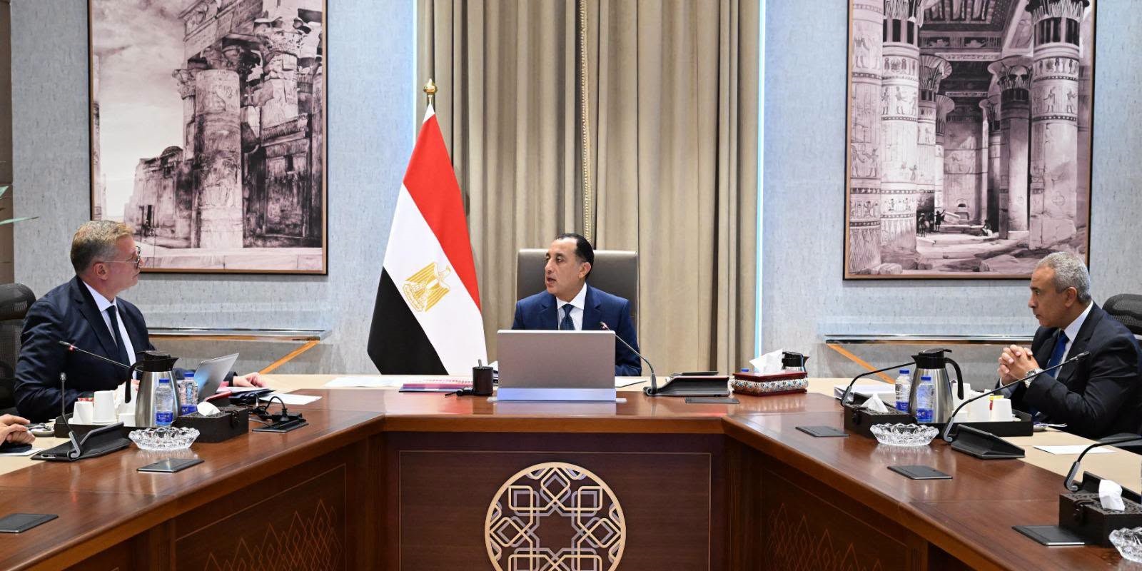 مدبولي يتابع مع وزير البترول ملفات إمدادات الغاز وزيادة الإنتاج والاستثمارات