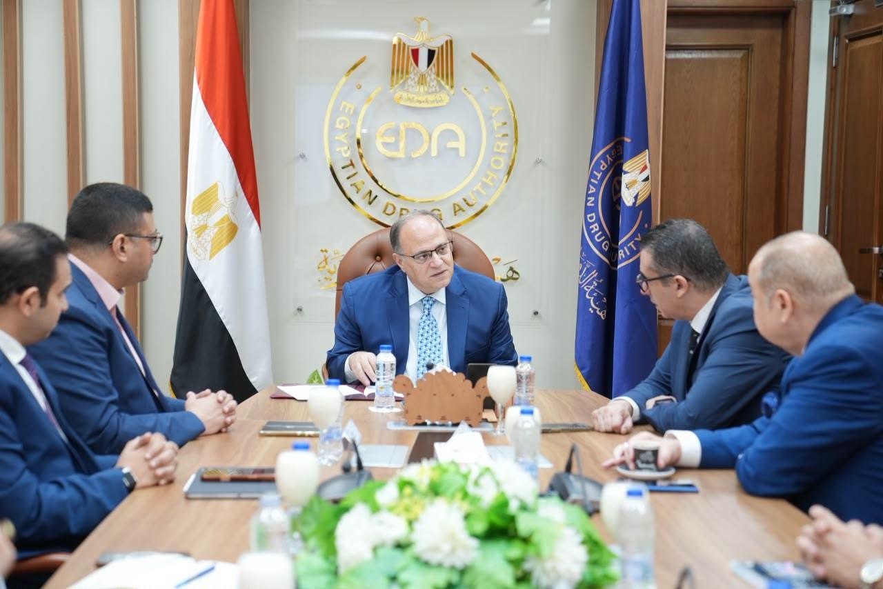 «منصات للترويج وبناء الشراكات».. هيئة الدواء تبحث دعم حضور الصناعة المصرية في المعارض الدولية